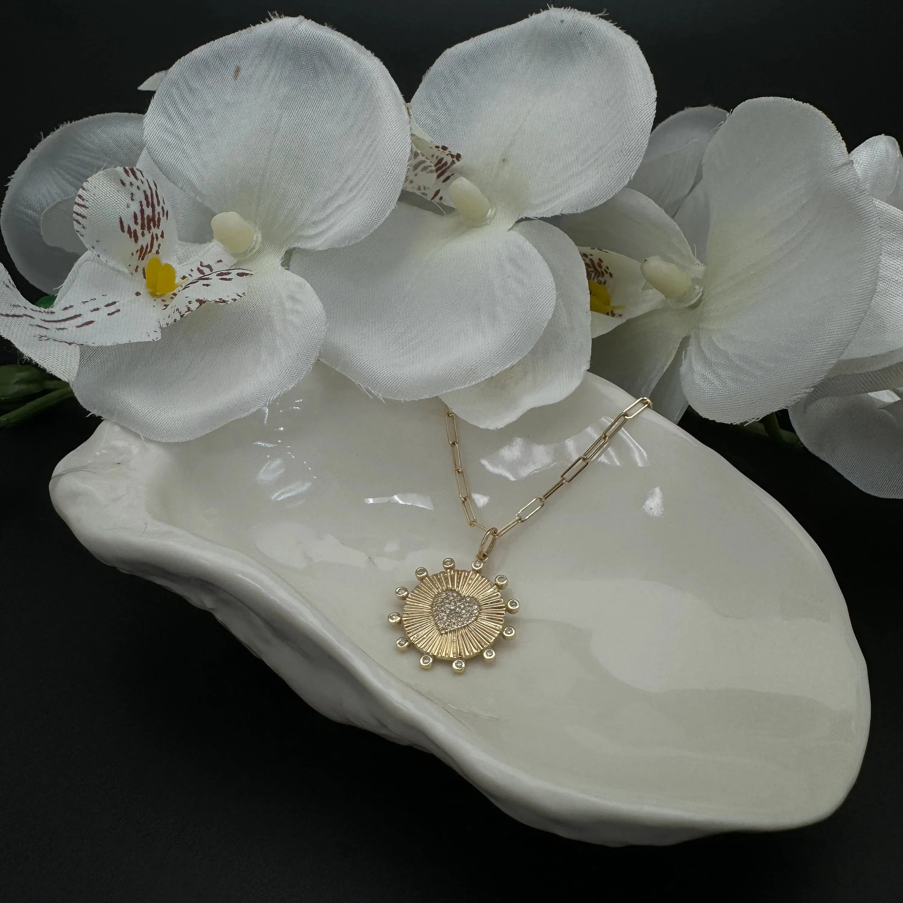 Diamond Round Disc With Heart